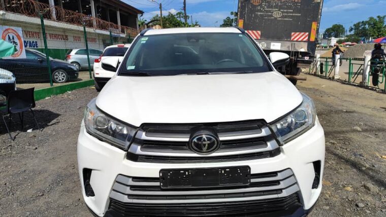 TOYOTA HIGHLANDER LE FWD 2019