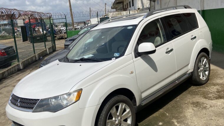 MITSUBISHI OUTLANDER XLS 2009